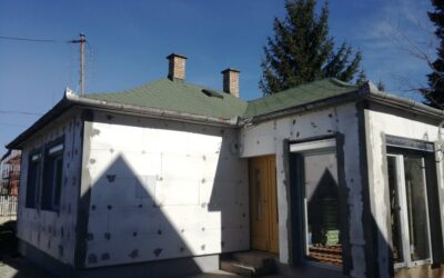 Bánomkertben nagy nappalis 2 szobás teljes felújítás alatt álló üdülő eladó kis kerttel új tetővel